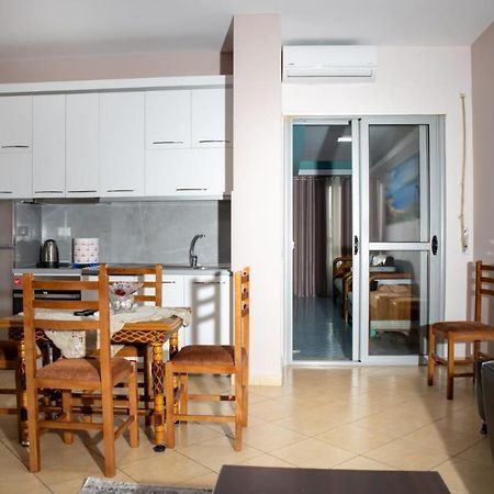 Colombo'S Apartment Vlorë Exteriör bild