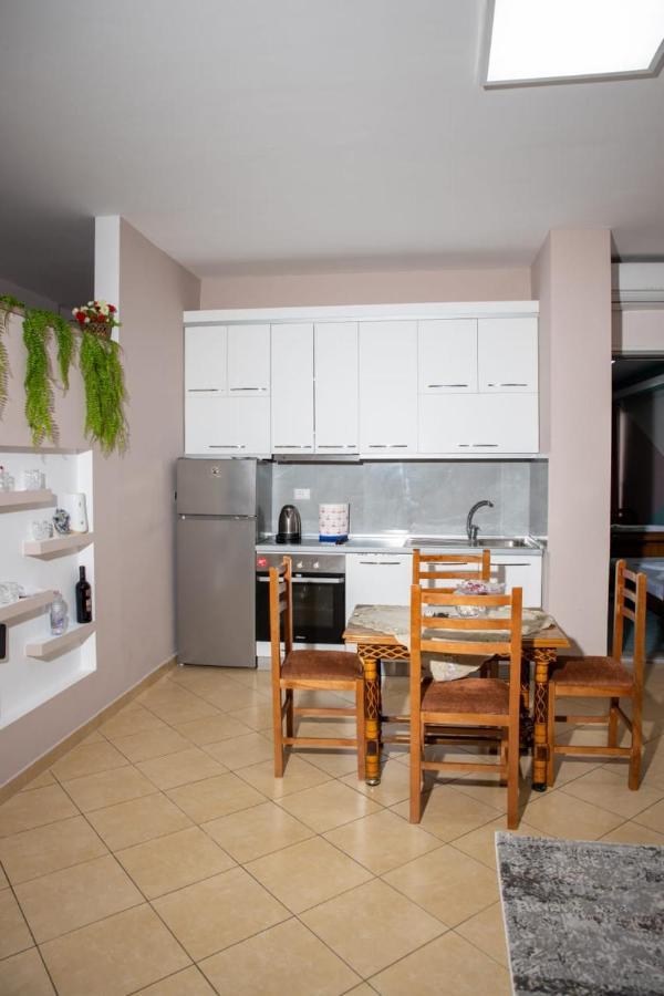 Colombo'S Apartment Vlorë Exteriör bild