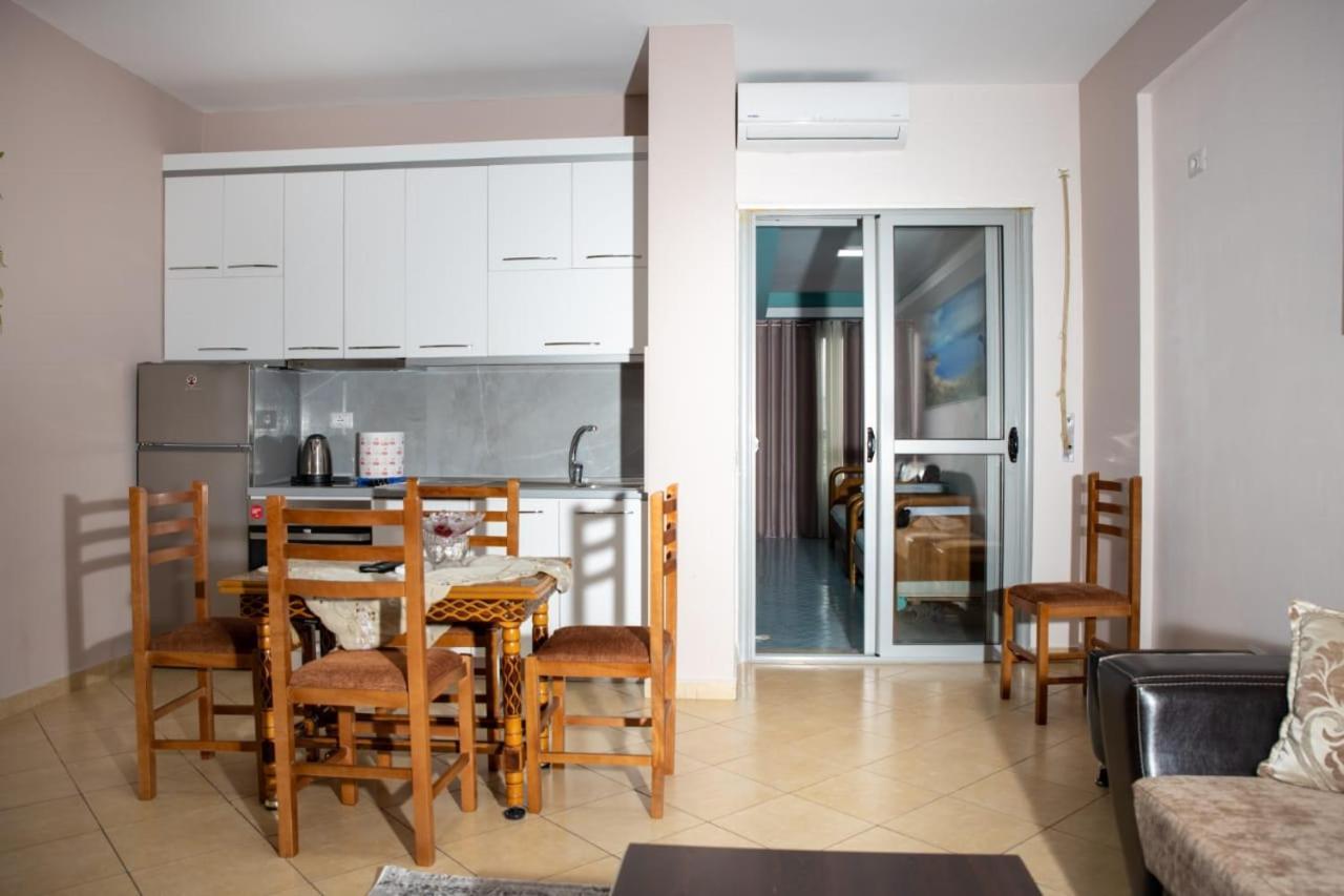 Colombo'S Apartment Vlorë Exteriör bild